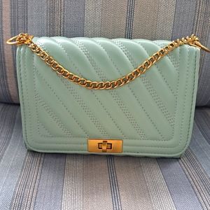 NWOT!! TRENDY CONVERTIBLE HANDBAG